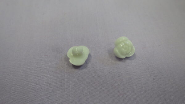 Valge nööp "Roos" 10mm