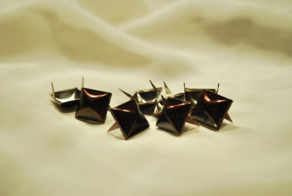 Neet nagadega, püramiid 12X12mm, 10tk. - Image 3