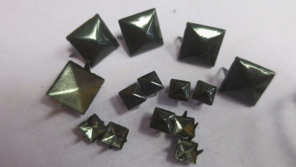 Neet nagadega, püramiid 12X12mm, 10tk. - Image 6