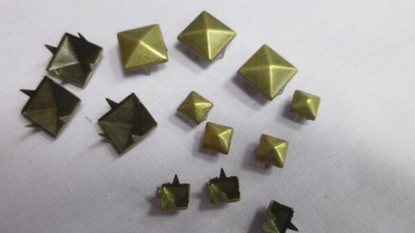 Neet nagadega, püramiid 12X12mm, 10tk. - Image 5